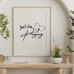 N'arrêtez pas de prier PNG, SVG chrétien, téléchargement immédiat pour chemises et oeuvres d'art mural image 3