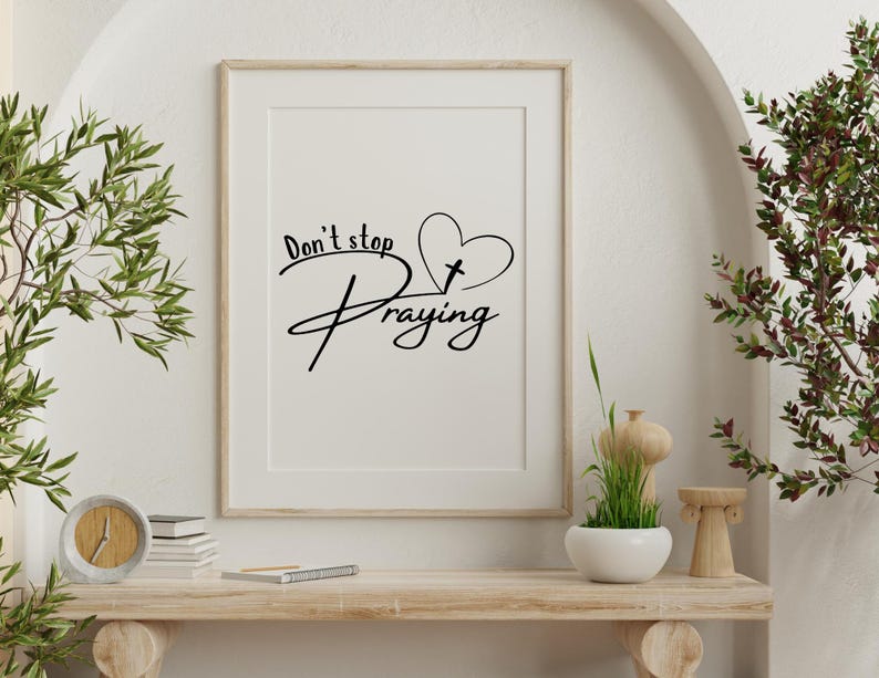 N'arrêtez pas de prier PNG, SVG chrétien, téléchargement immédiat pour chemises et oeuvres d'art mural image 3
