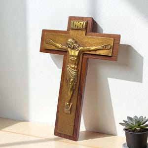Vintage 1970s Dorlía Wall Crucifix – Bronze Christ by L. Artaud (Attribution)