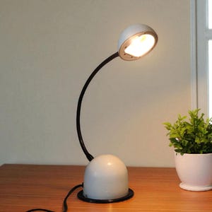 Vintage 1980s Italian Desk Lamp – Sculptural Gooseneck Design with Dome Shade