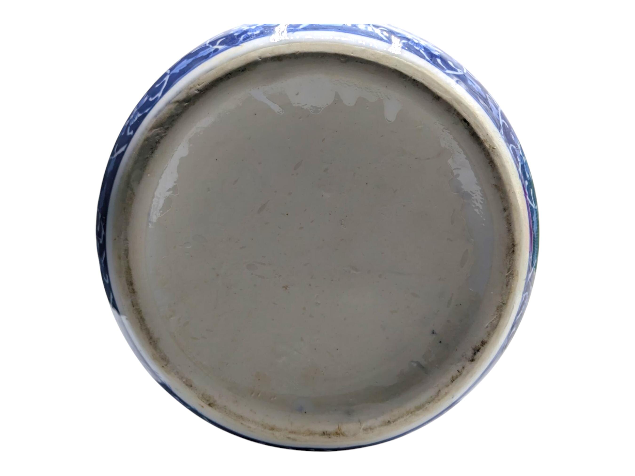 PAIRE DE VASES EN PORCELAINE BLEU BLANC , CHINE, DYNASTIE QING, EPOQUE