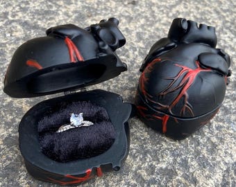 Handmade heart ring box - Victorian gothic jewelry box - Dark romance holder - Unique engagement ring box - Anatomical heart for lovere