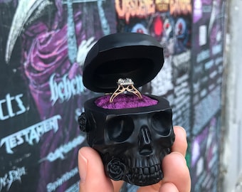 Skull ring box: Gothic jewelry box for engagement ring