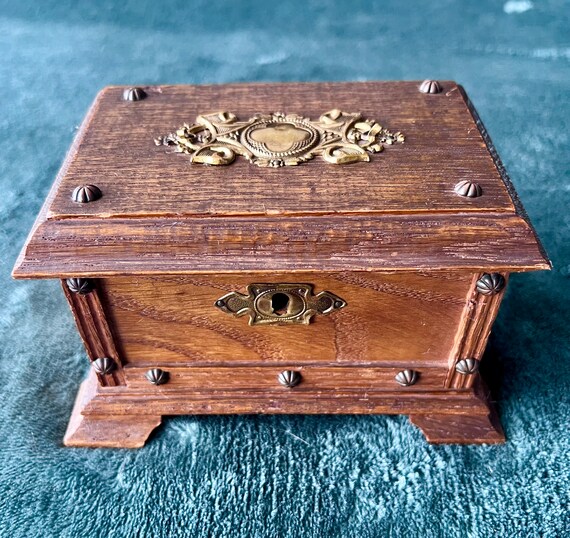 Victorian-style Oak Trinket Box - image 1