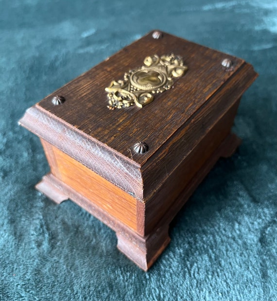 Victorian-style Oak Trinket Box - image 6