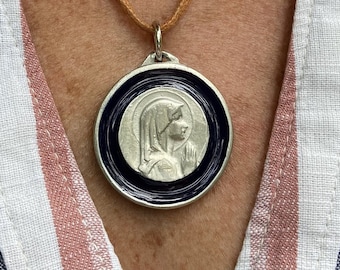 Versilberte Emaille Jungfrau Maria Anhänger: Katholische Religiöse Halskette