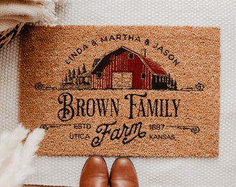 Aangepaste boerderij deurmat boerderij cadeau gepersonaliseerde rode schuur buitenmat boerderij familie cadeau boerderij rode schuur entreemat schuur boerderij decor boerderij schuur