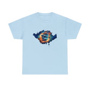 Cosmic Galaxy Dolphin Art by ABE, Tendencia, Amante de los animales, Regalo, Camiseta de algodón pesado unisex