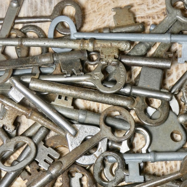 Vintage skeleton keys, receive one key or lot of 6