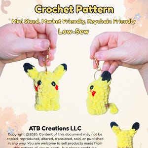 Puede incluir: Patrón de ganchillo de llavero Pikachu amarillo. La imagen muestra dos llaveros Pikachu amarillos con orejas negras y acentos de mejillas rojas. El texto dice "Lux the Electric Creature Crochet Pattern".