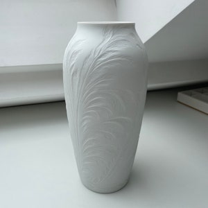 Large decorative vase Hutschenreuther Germany porcelain feather