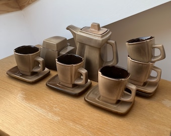 Brutalist Ceramic Tea Set for 5 – Handcrafted Vintage Pottery in Coffee Tone – Lithuanian Modernist Style