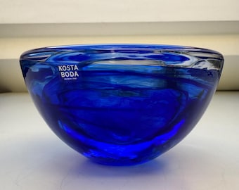 Bol en verre d'art bleu Kosta Boda | Vase en verre suédois moderne | Bol bleu cobalt soufflé à la main | Décoration scandinave