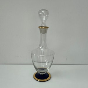 Glass decanter with a lid France