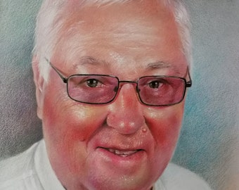 portrait from photo, original portrait with colored pencils, personalized realistic drawing with colored pencils