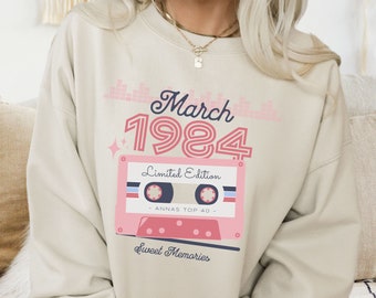 Personalisiertes Sweatshirt 1984 Sweater Retro Style Pulli March Birth Year Shirt für Sie Geburtstagsshirt Vintage Style