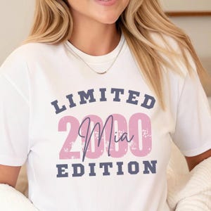 Dieses personalisierbare Jahrgangs-T-Shirt ist das perfekte Geburtstagsgeschenk! Mit Name & Geburtsjahr bedruckt, sorgt es für einen einzigartigen, individuellen Look. Ideal für Geburtstagskinder, Jubiläen oder als Überraschung für besondere Menschen.