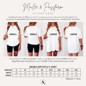 以下が含まれることがあります： 「SMALL」と「LARGE」の文字が入った白いユニセックスTシャツがモデルに表示されています。画像には、Sサイズから5XLサイズまでのTシャツの寸法をセンチメートルで示したサイズ表が含まれています。「Ma&szlig;e & Passform」の文字が上部にあります。