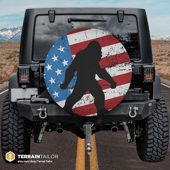 アメリカ国旗とビッグフットのシルエットのスペアタイヤカバーは 