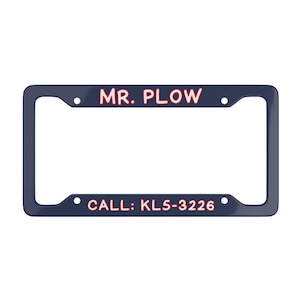 Puede incluir: Marco de matrícula azul con texto rojo que dice "MR. PLOWS CALL: KLS-3226".