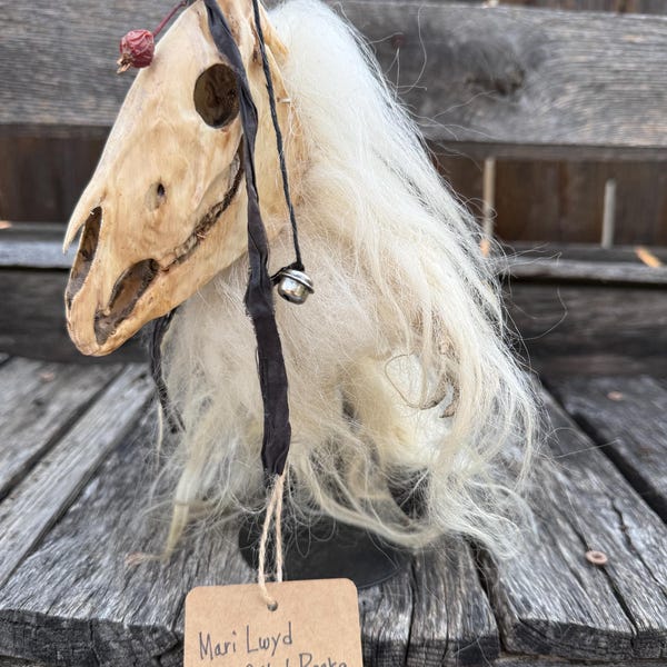 Mari Lwyd - Lalka wełniana filcowana igłami