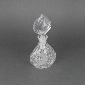 Vintage 1980s Oval Perfume Bottle & Leaf Stopper, Princess House Lead Crystal Scent Decanter, Floral Vanity Decor, Birthday Gift for Women