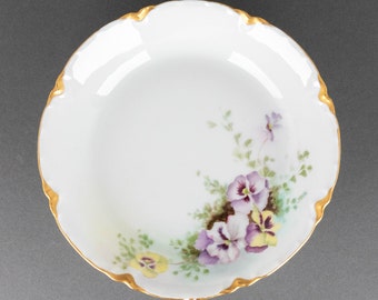 Antica ciotola da portata H & Co Limoges Francia del 1880 con viole del pensiero dipinte a mano e finiture dorate