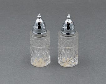 ヴィンテージ ケープコッド インペリアル ソルト＆ペッパーシェーカーセット（オリジナル工場ステッカー付き）