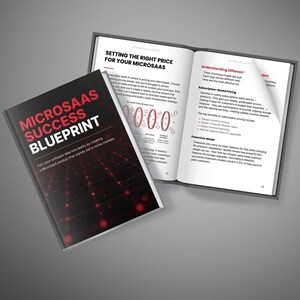 Könnte beinhalten: Ein rot-schwarzes Buch mit dem Titel "Microsaas Success Blueprint" und dem Text "Verwandeln Sie Ihre Software-Idee in Realität, indem Sie ein Microsaas-Produkt erstellen, das sich auf Nischenmärkten abhebt." Das Buch ist auf einer Seite mit dem Titel "Den richtigen Preis für Ihr Microsaas festlegen" und einem Diagramm eines Preismodells geöffnet. Die nächste Seite trägt den Titel "Verschiedene Preismodelle verstehen" und behandelt abonnementbasierte Preismodelle und Freemium-Modelle.