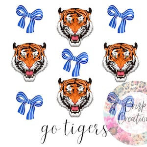 Puede incluir: Una ilustración digital de la cara de un tigre con un lazo azul sobre un fondo blanco. El texto "go tigers" está escrito debajo de la imagen.