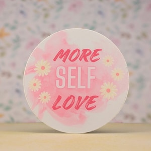 Mais amor próprio - adesivo redondo de vinil - fofo, rosa, flores - inspirador