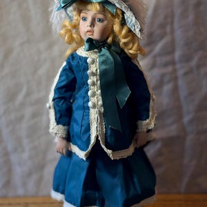French Reproduction 1989 Hamilton Collection &quot;Bebebru S.G. D. G. - Jne 6 17&quot; doll