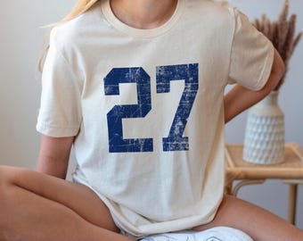 Vintage Style Benutzerdefinierte Nummer T-Shirt, Distressed personalisierte Team Number Shirt, Komfort Farben Spieltag Relaxed Fit Tshirt