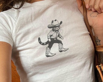 Camiseta de bebé con gato vaquero, camiseta ajustada con gráfico retro, camiseta linda para bebé, camiseta vintage para amantes de los gatos, camiseta coqueta Y2K, camiseta vaquera occidental