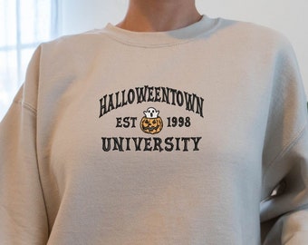 Besticktes Halloweentown Sweatshirt, Gesticktes Herbst Sweatshirt, Halloween Gestickter Pullover, Gruselige Saison Rundhalsausschnitt