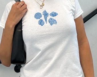 Seashell Graphic Baby Tee: Coastal Y2K Crop Top