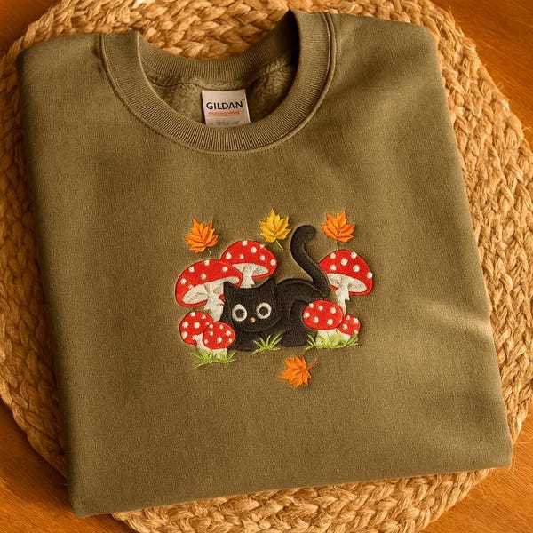 キノコ猫の刺繍入りスウェットシャツ、心地よい黒猫のクルーネック、コテージコアの秋用プルオーバー、気まぐれなスウェットシャツギフト
