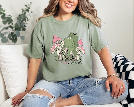 Queer Pride Shirt, Pride Graphic Tee, Unisex Comfort Colors Top, Retro Frog Shirt, Sapphic Clothing