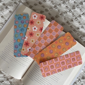 Retro Smile Floral Laminated Bookmark | Smile Face Bookmark | Book Gift | Bookmark