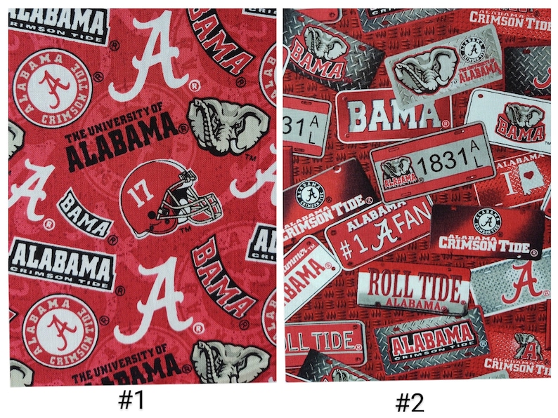 Puede incluir: Dos cuadrados de tela roja con diferentes patrones. El primer cuadrado tiene una "A" blanca y las palabras "The University of Alabama" repetidas. El segundo cuadrado tiene un patr&oacute;n rojo, blanco y gris de placas de matr&iacute;cula con las palabras "Bama", "Alabama", "Roll Tide" y "Crimson Tide".