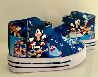 Zapatillas con luces inspiradas en Sonic para niños.