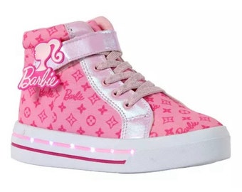 Inspiriert Barb Pink Klettverschluss Schuhe, Led rosa Barb Doll inspirierten Film