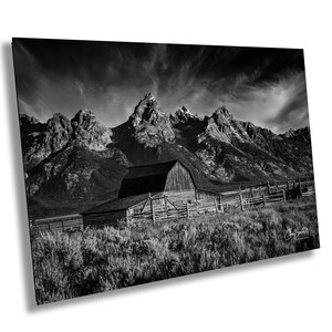 Moulton Barn in der Mormon Row | Grand Teton Nationalpark | Schwarzweiß-Landschaftsfotografie Druck