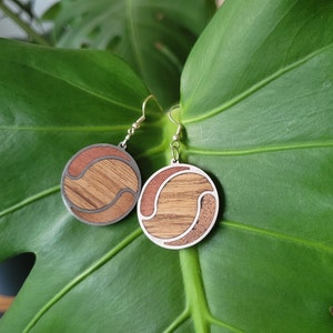 Circular-shaped wooden and stainless steel earrings, inspired by Yin and Yang