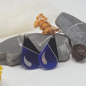 Teardrop earrings in epoxy resin and aluminum