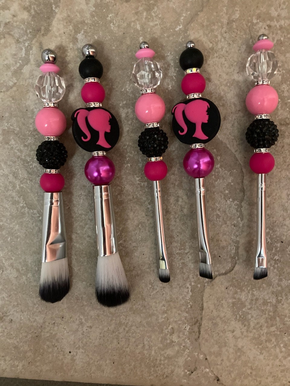 Impressions Vanity All Over Hello Kitty Print 6 Pcs Makeup Brush Set, Super Cute Soft Brushes for Foundation, Face Powder, Makeup Blending, Eye Shadow