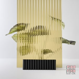 Película de vidrio ámbar acanalada – Autoadhesiva para decoración rústica del hogar (DIY).