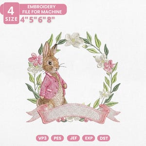 Può includere: Un disegno di ricamo con un coniglio con una giacca rosa, circondato da una ghirlanda floreale. È incluso uno striscione rosa. Il testo recita "RICAMO FILE PER MACCHINA" e "DIMENSIONE 4"5"6"8".