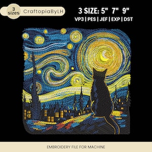 Könnte beinhalten: Ein Stickdesign mit einer schwarzen Katzen-Silhouette vor einem wirbelnden Nachthimmel, im Stil von Van Gogh. Erhältlich in drei Größen: 12,7 cm, 17,8 cm und 22,9 cm. Der Text "CraftopiaByLH" ist sichtbar. Der Text "EMBROIDERY FILE FOR MACHINE" ist ebenfalls sichtbar.