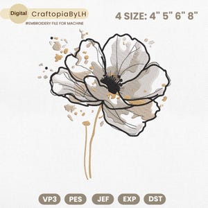 Pode incluir: Ficheiro de bordado digital com um design floral estilizado. A obra de arte inclui uma flor grande, branca e cinzenta com contornos pretos e detalhes dourados. Disponível em quatro tamanhos: 10,16 cm, 12,7 cm, 15,24 cm e 20,32 cm.